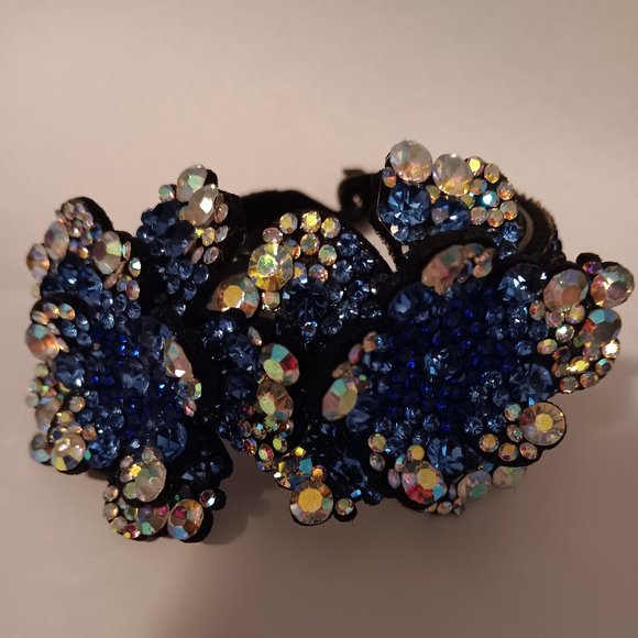 LARGE CRYSTAL FLORAL BUN SURROUND in Blue - Picture 4 of 5